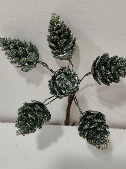 Rama navideña de bellotas