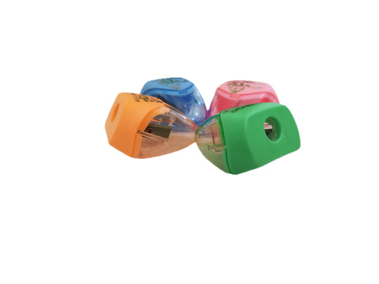 Sacapuntas triangular UChio con depósito